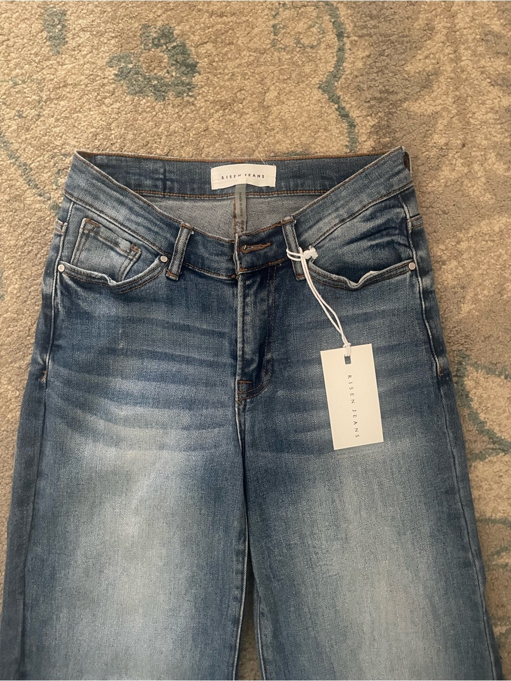 Risen V Dipped Wide Leg Dark wash jeans. NWT size 3/26 - Picture 4 of 9